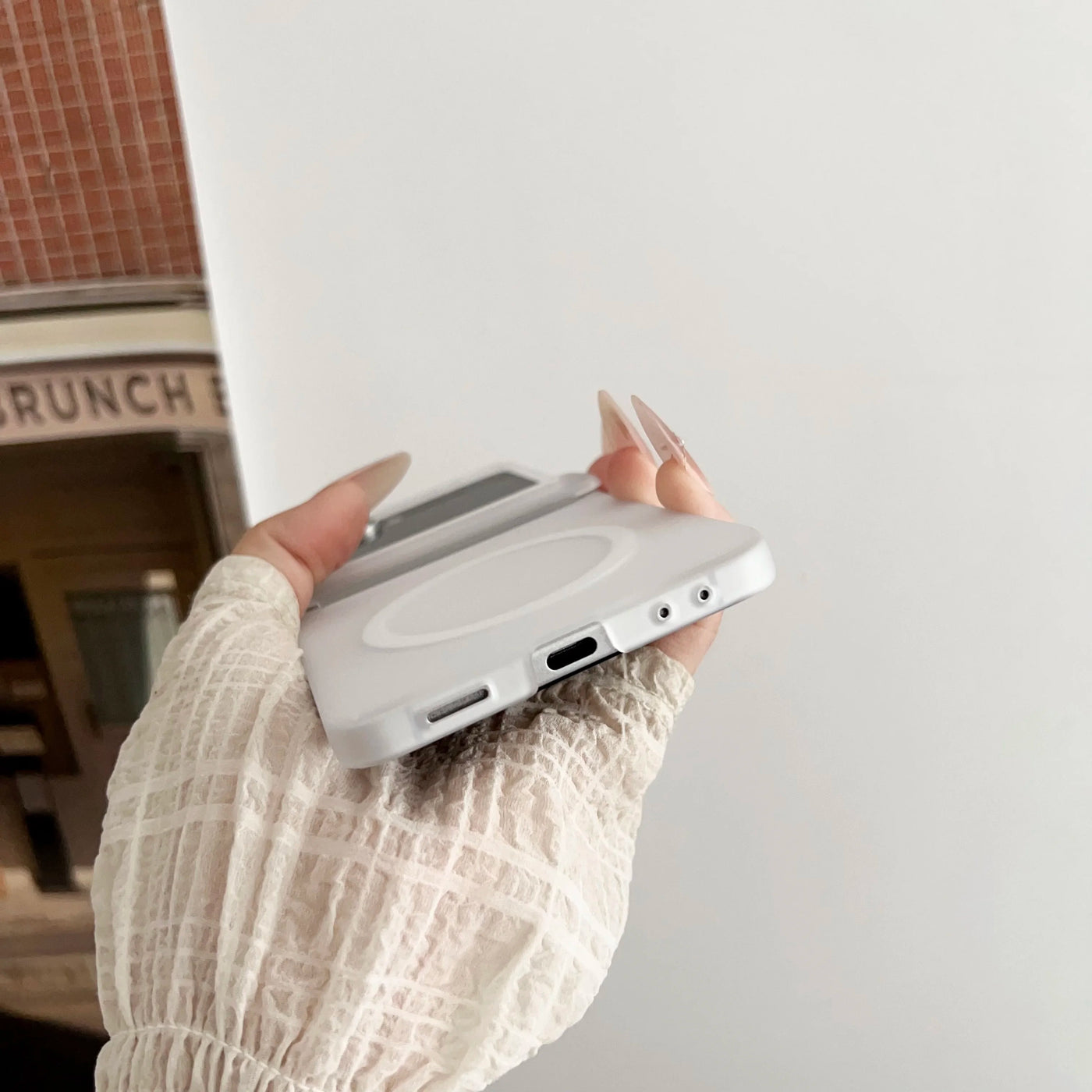 HangMag Flip 7,6,5,4 – Matte Strap MagSafe Case