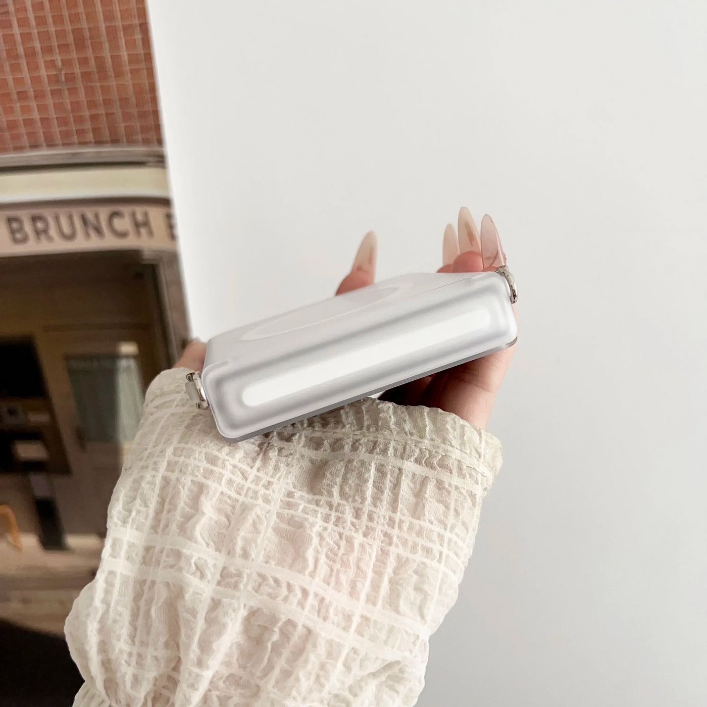 HangMag Flip 7,6,5,4 – Matte Strap MagSafe Case